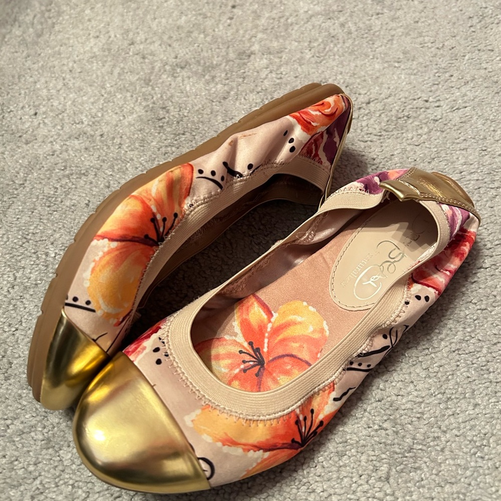 Naturalizer Ursela Bromstad floral gold flat shoes women 7 W wide ballerina flat - Picture 2 of 5